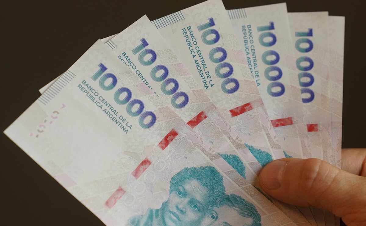 El Gobierno impone un nuevo salario mínimo hasta 2026. Arranca con un piso de $328.400.