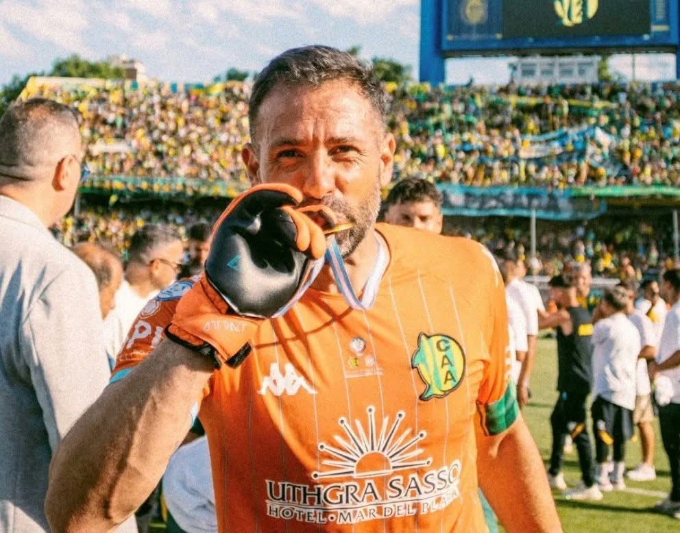 Jorge Carranza anunció su retiro del fútbol.