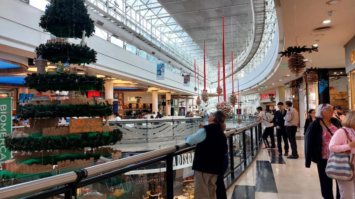 Llega la noche de los shoppings a Mar del Plata.