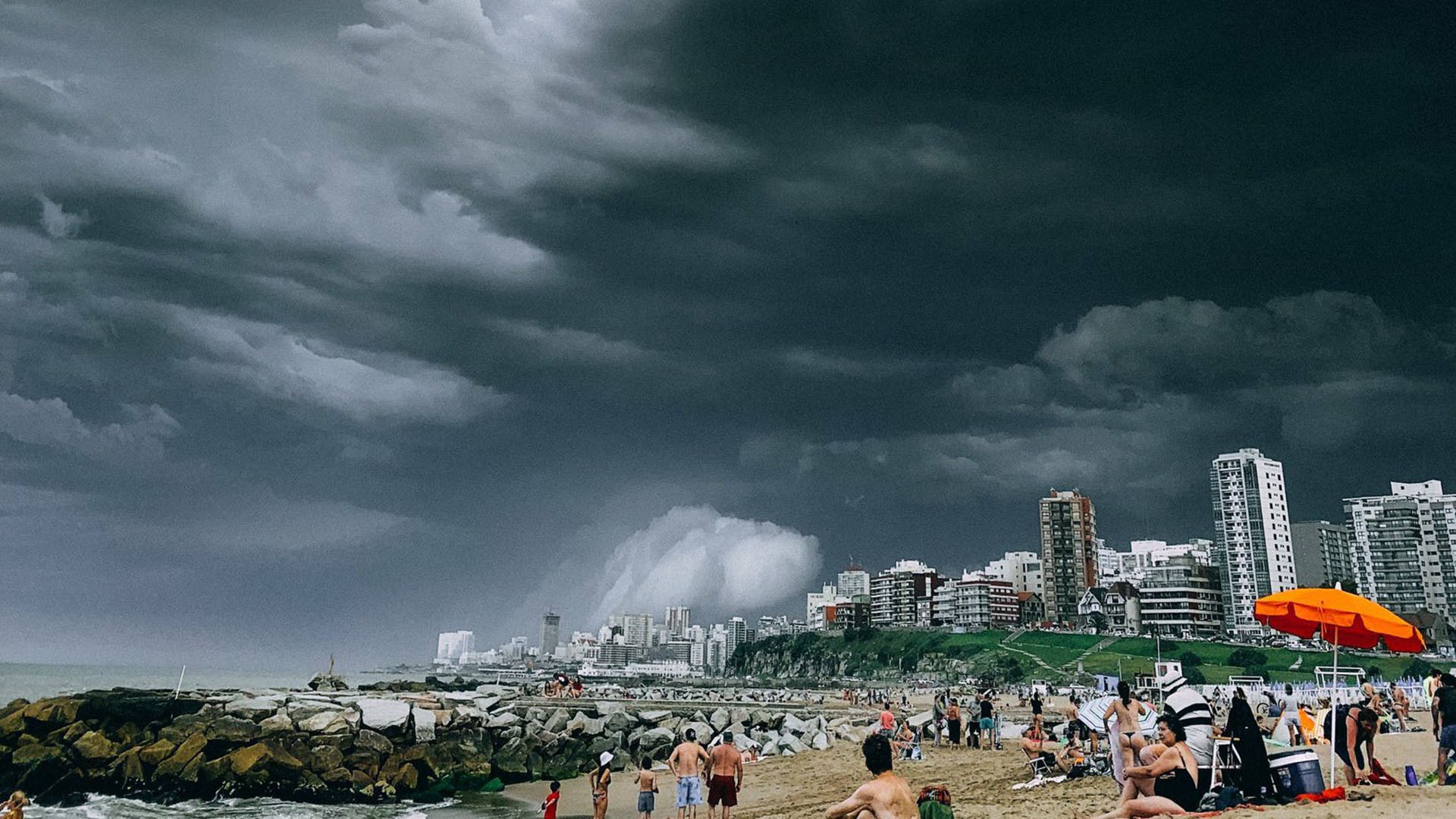 La tormenta dejó muchos barrios sin luz en Mar del Plata.