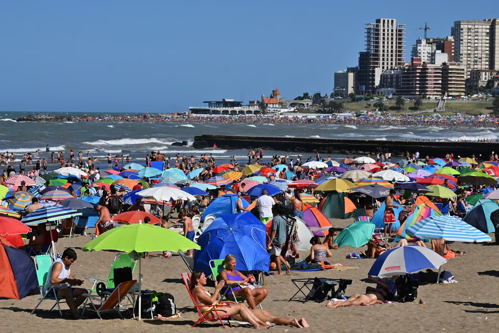 Un temblor inusual frente a la costa sacudió a Mar del Plata.
