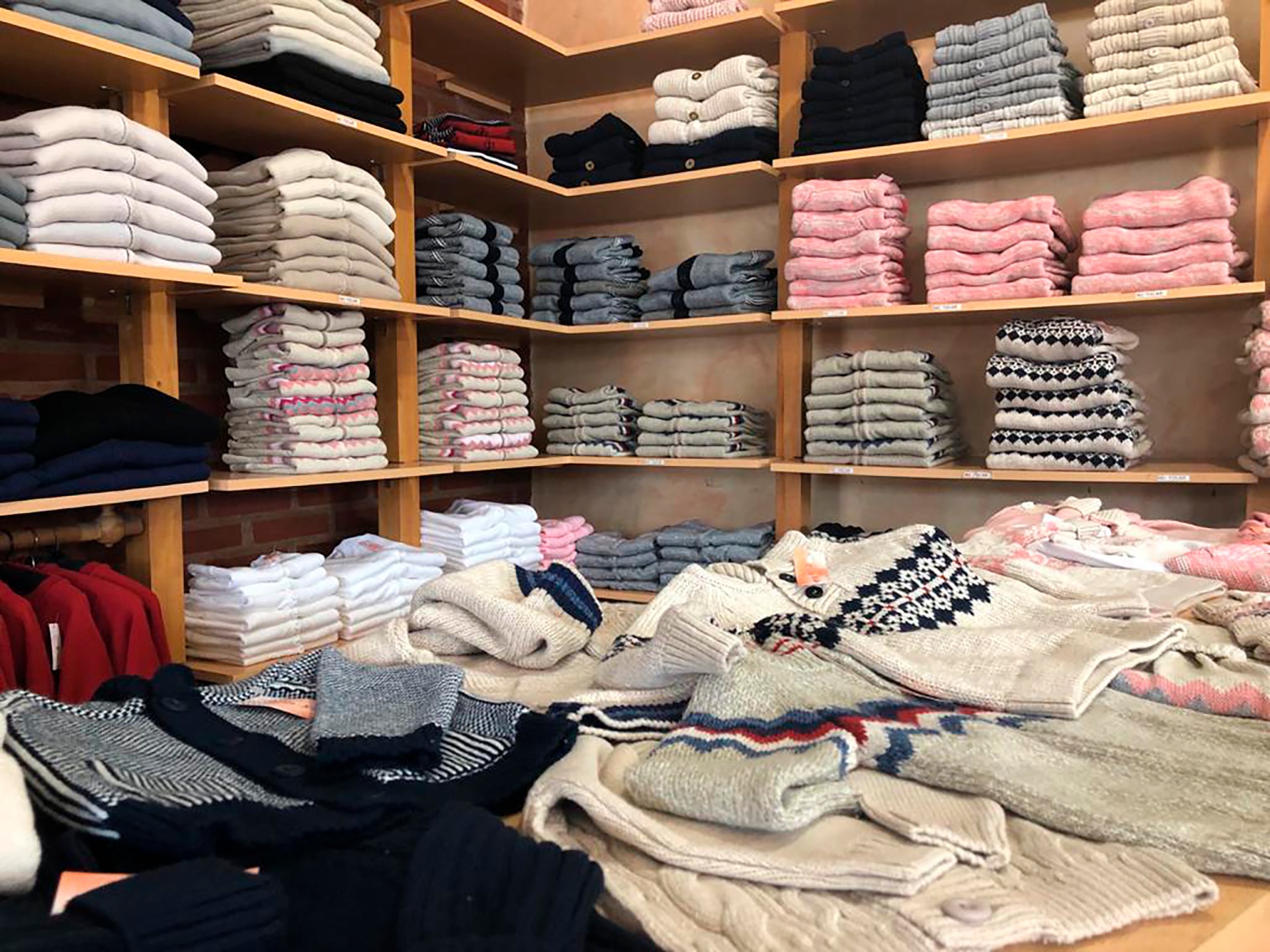 Toto Caputo vs. la industria textil nacional: una pelea donde nadie gana.