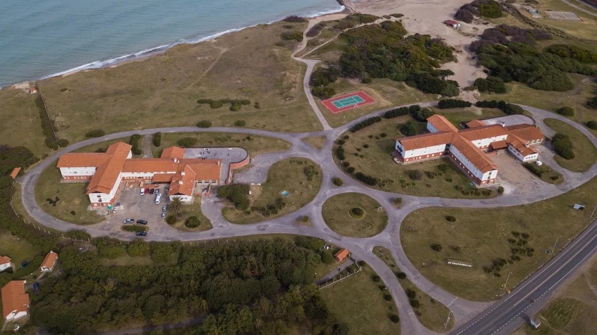 Chapadmalal: el Gobierno avanzará con una concesión por 30 años del complejo turístico.