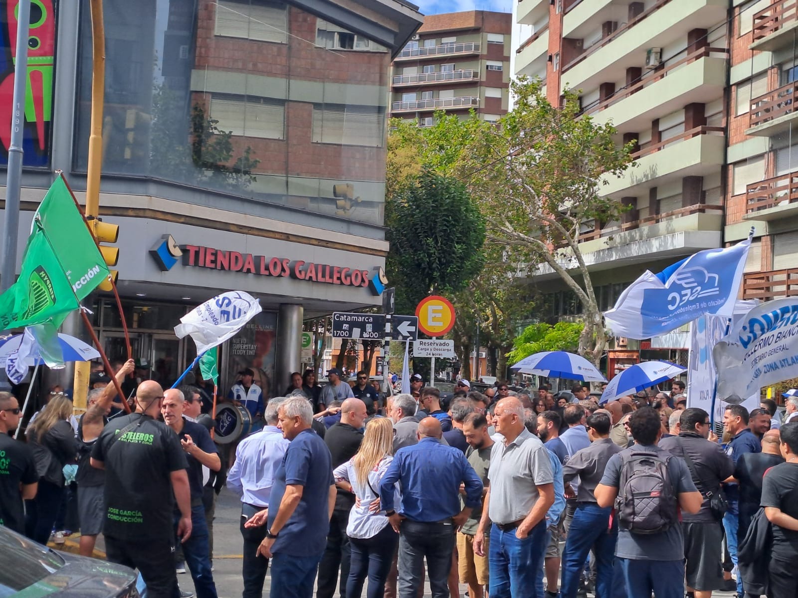Se garantizó la continuidad laboral de los dos empleados de la Tienda y Shopping Los Gallegos.