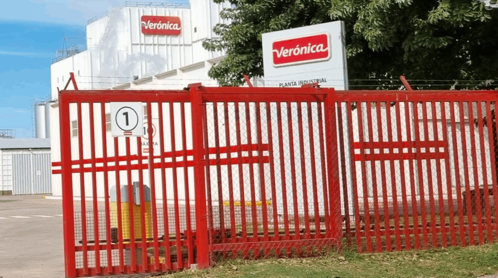 Otra empresa en crisis en la era Milei: Lácteos Verónica paraliza su planta en Boulogne.