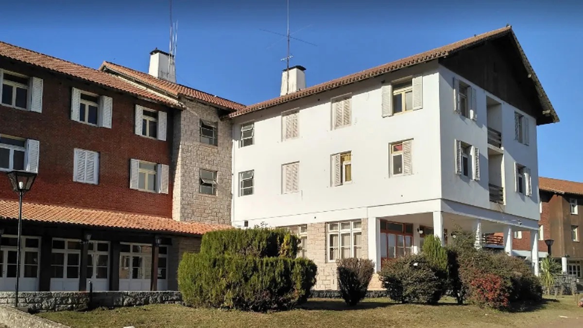 Hoteles de Chapadmalal: desalojo de empleados y un futuro incierto del complejo.