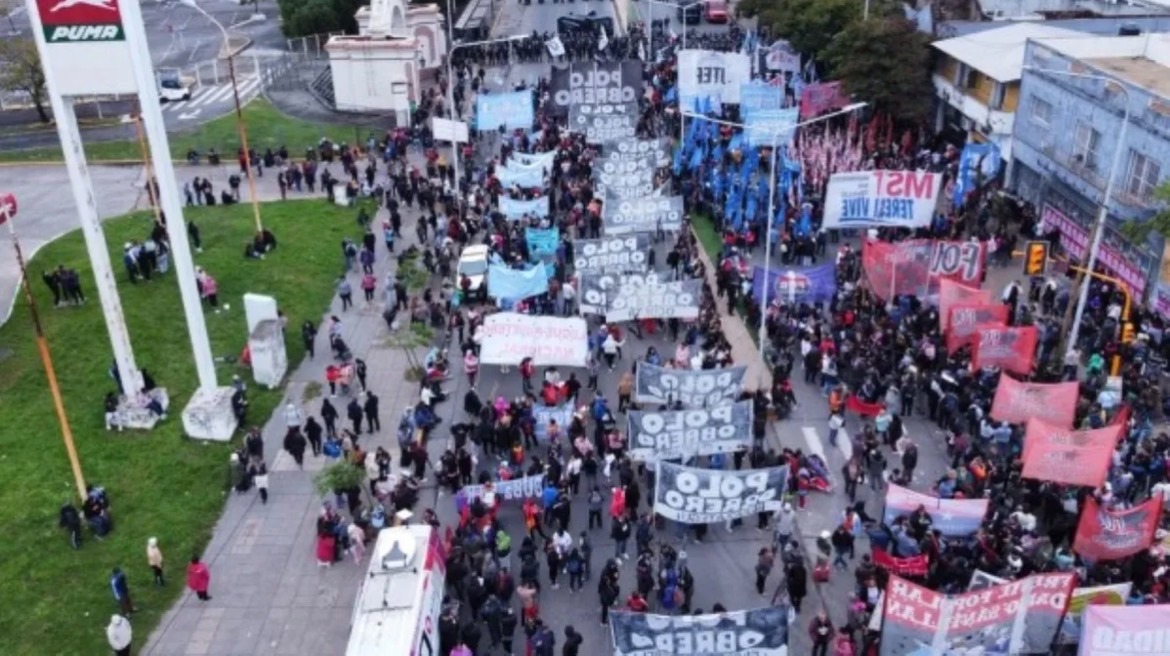 Protestas en la Ruta 2 por el fin del programa “Volver al Trabajo”.