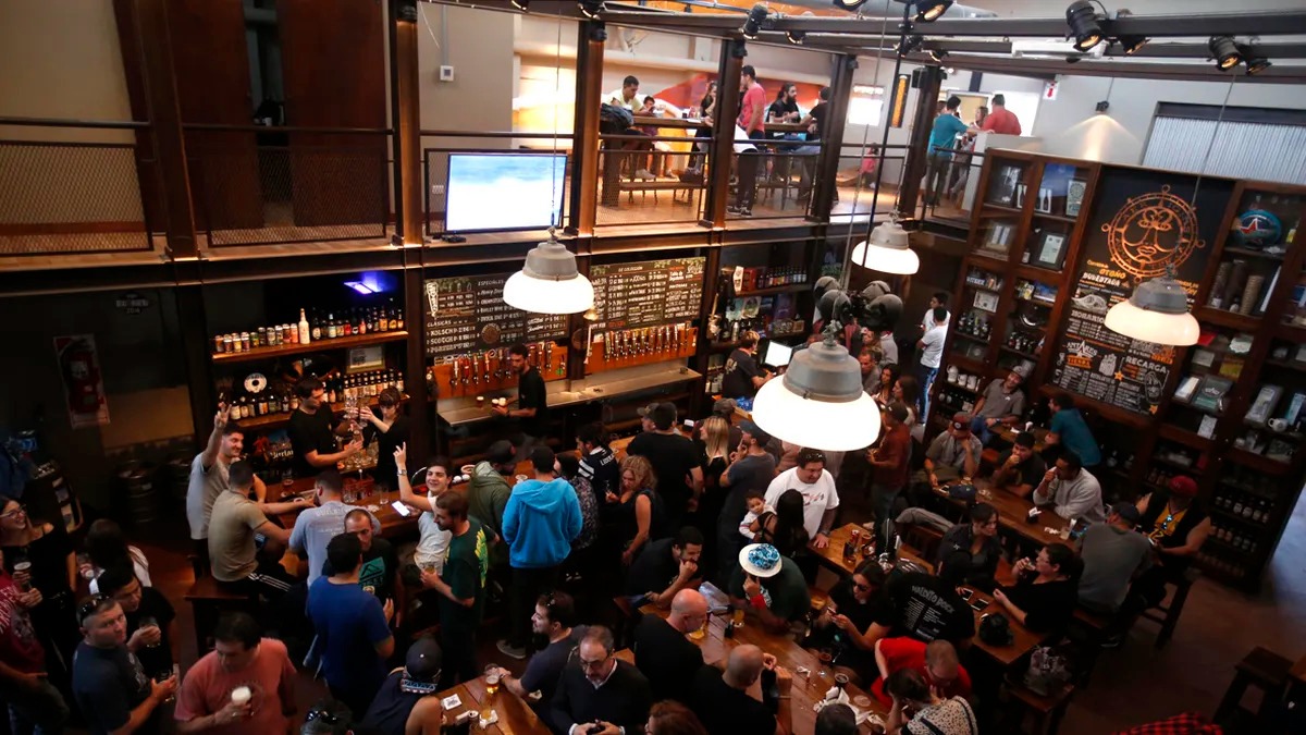 El oficialismo presentó un proyecto para flexibilizar la actividad nocturna en bares y restaurantes.