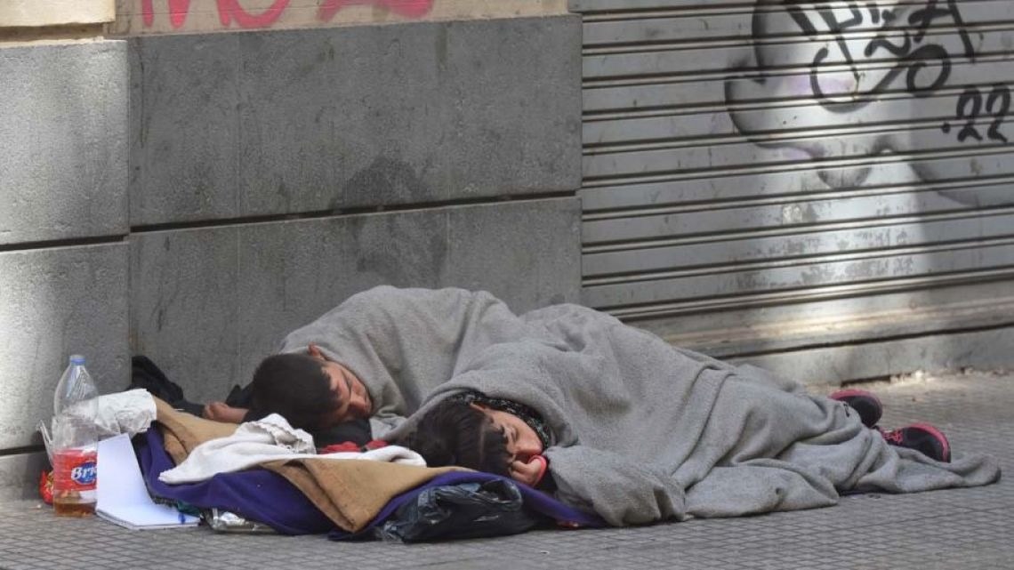 Crece la crisis social en Mar del Plata: ya son más de 430 las personas sin techo.