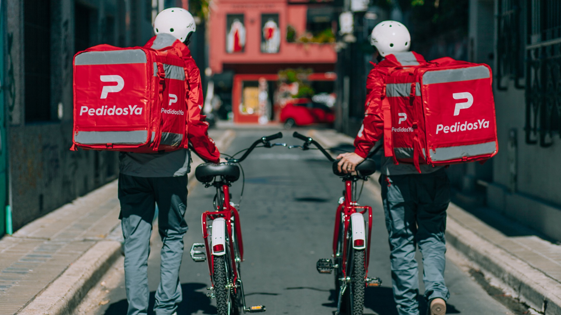 Kicillof avanza con la legalización de Uber, PedidosYa y apps de delivery en Provincia.