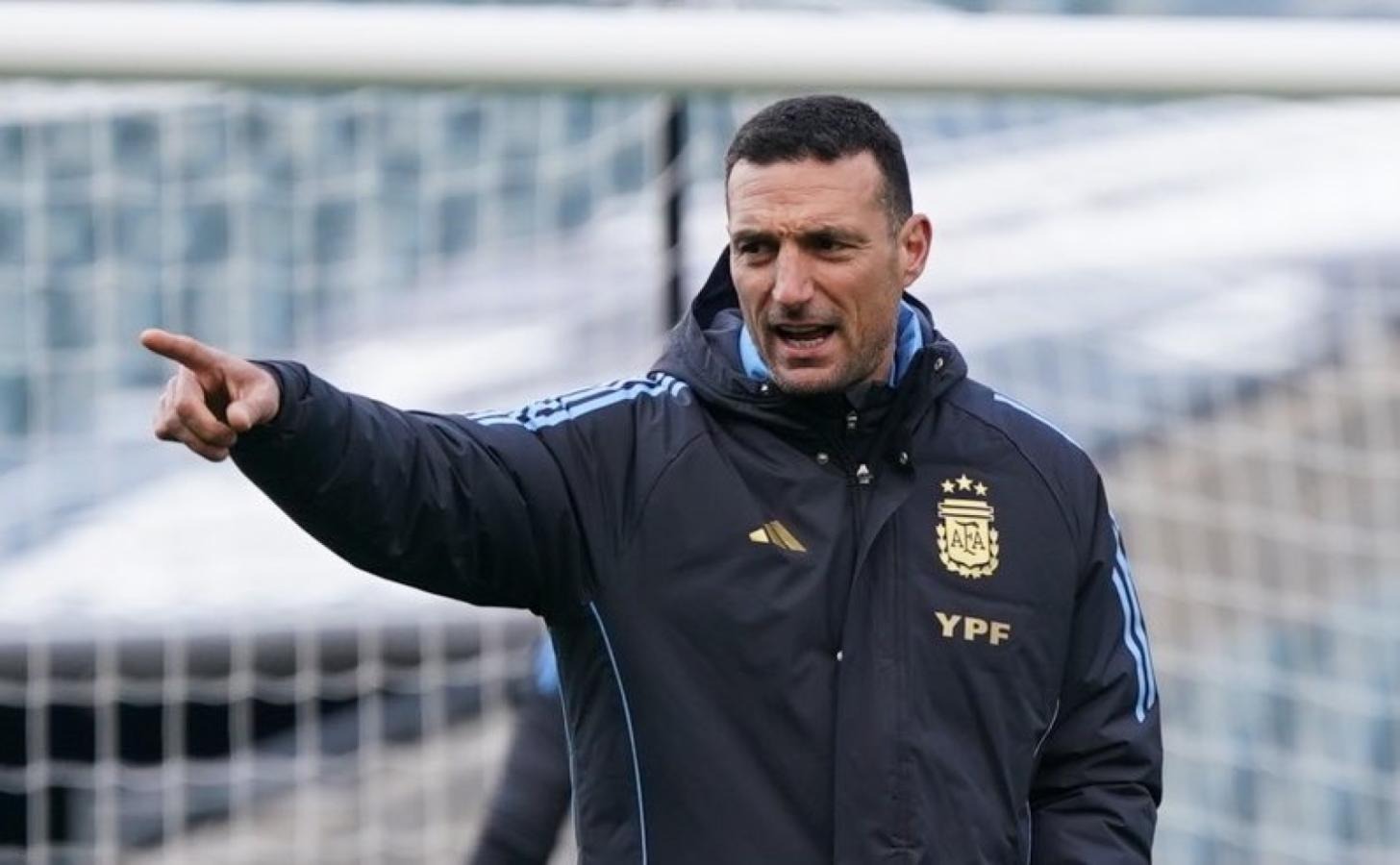 Scaloni presentó la lista preliminar para el Mundial 2026 con sorpresas y ausencias.