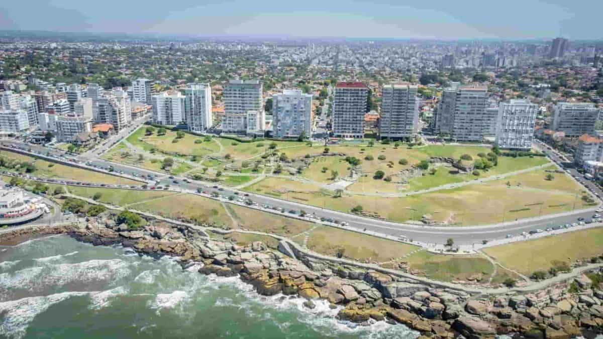 Menos espacios verdes, más calor: el crecimiento urbano y las desigualdades ambientales en Mar del Plata.