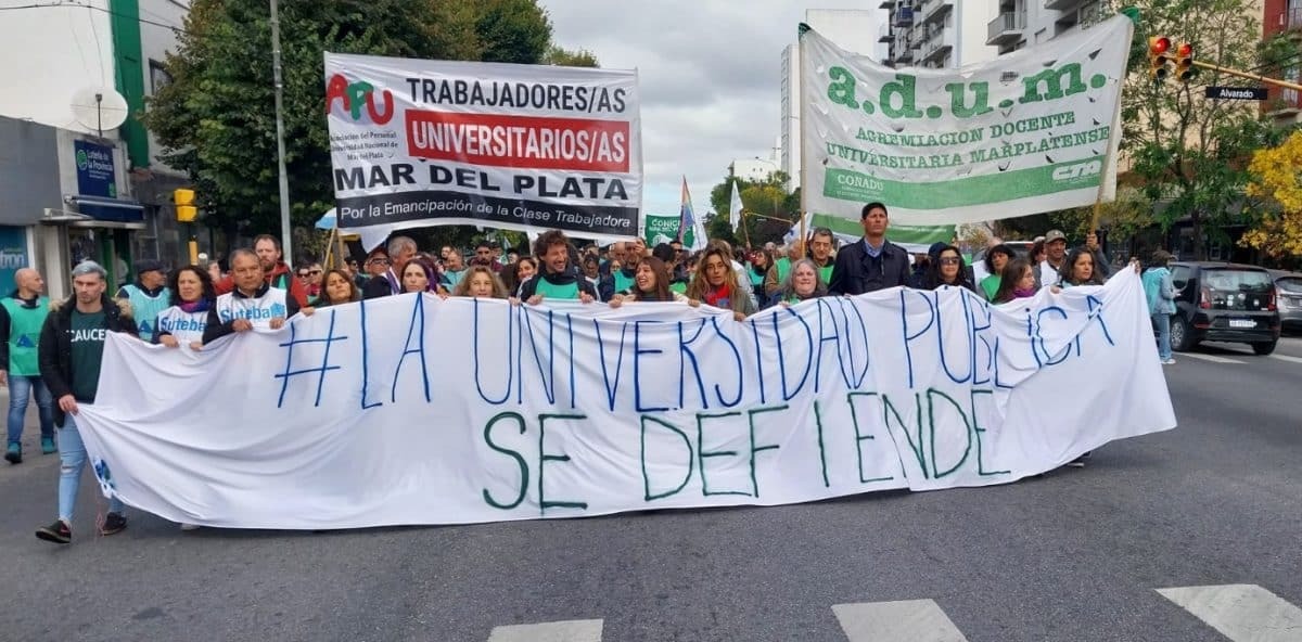 Docentes de Mar del Plata valoran la recomposición salarial pero sostienen el reclamo universitario.