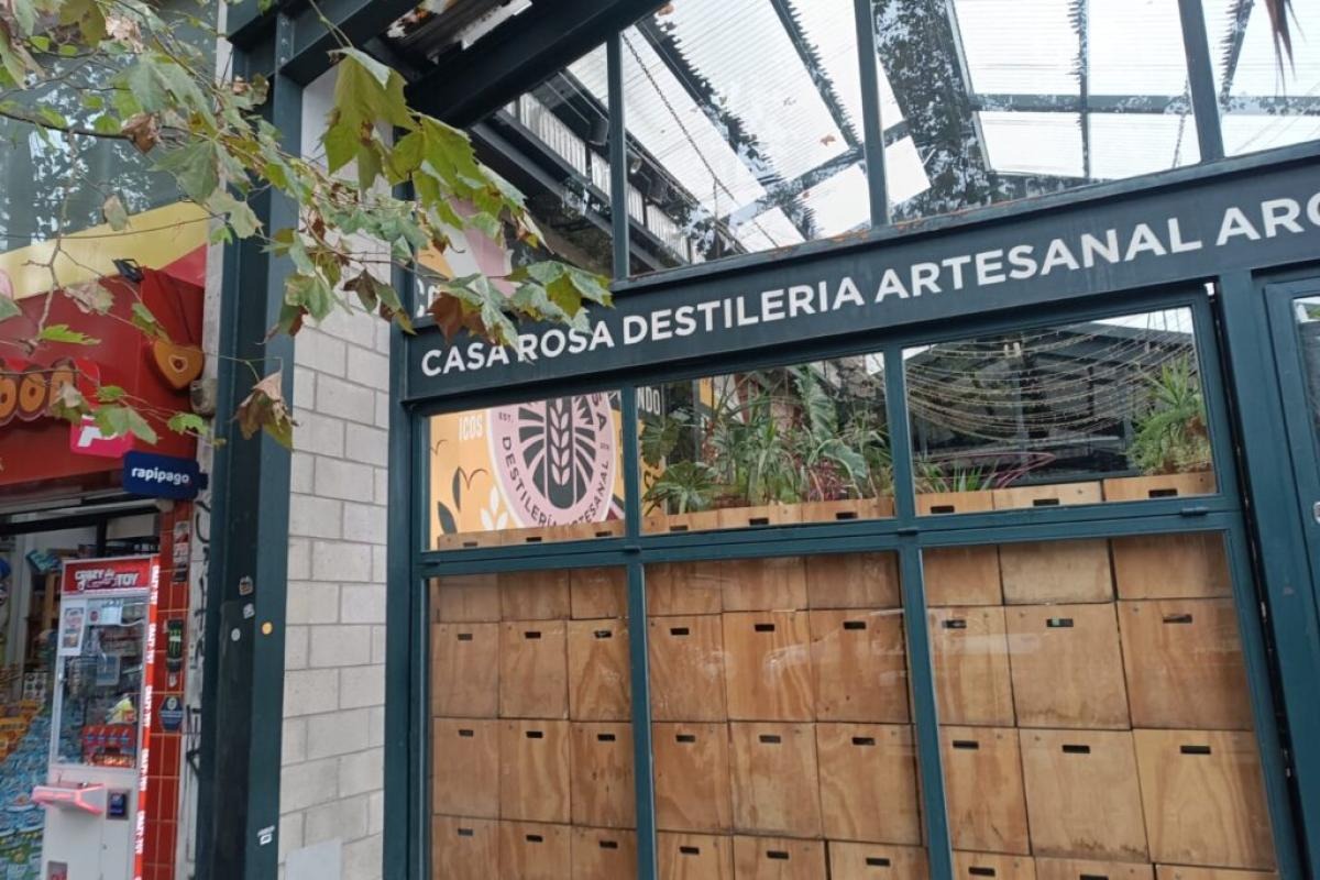 Alarma en Mar del Plata: cerraron 40 locales y más de 400 empleos están en riesgo.