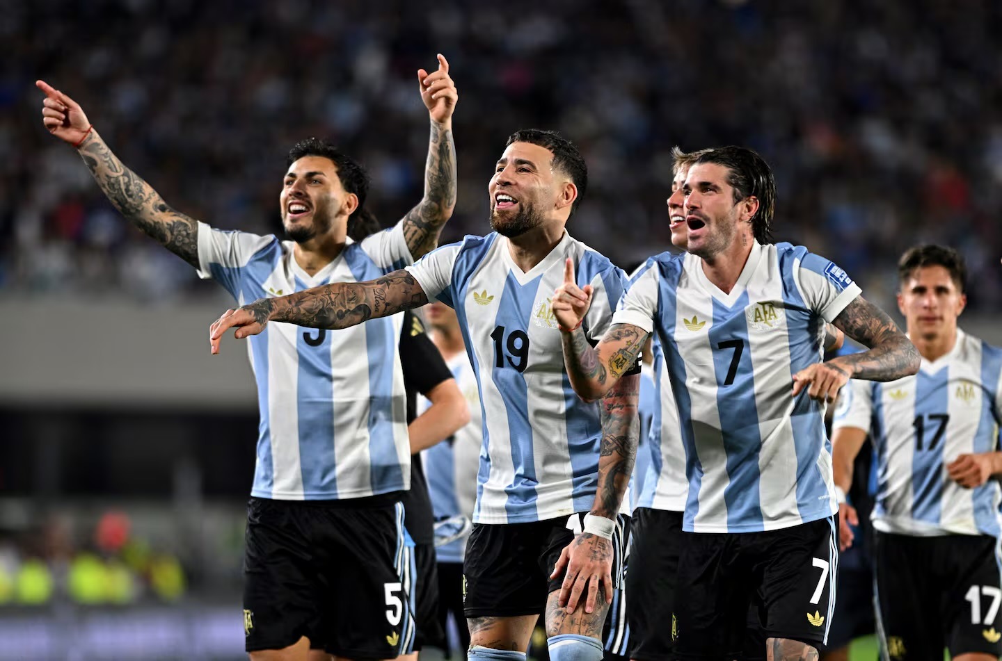 Otamendi se despidió de la Selección y Paredes sembró dudas sobre su futuro.