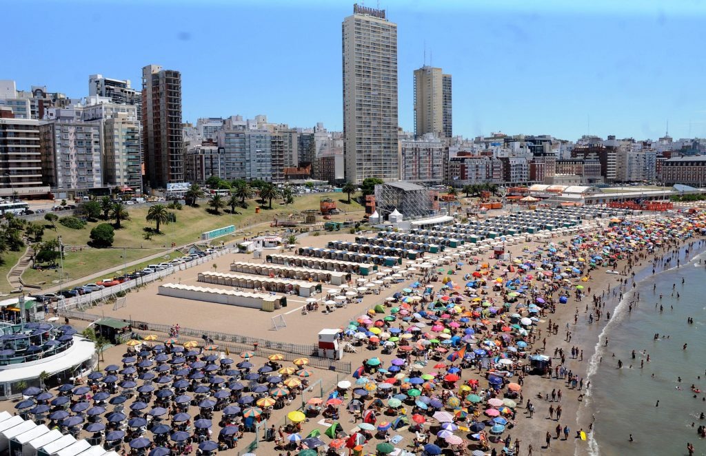 Empezó la preventa de carpas en Mar del Plata: el 80% de las consultas son locales.