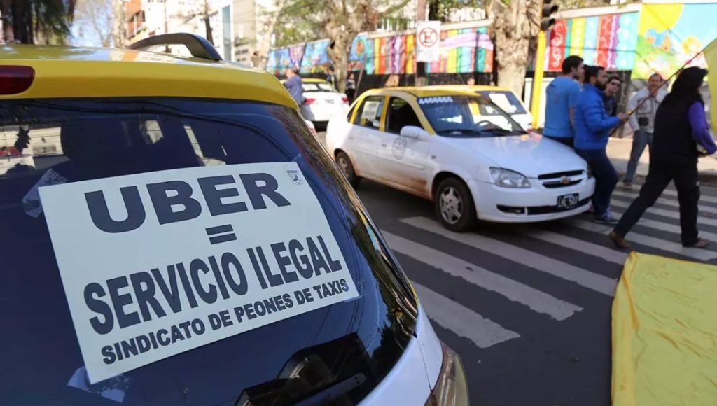 Taxistas le pusieron fecha límite al Municipio para reglamentar las apps de transporte.