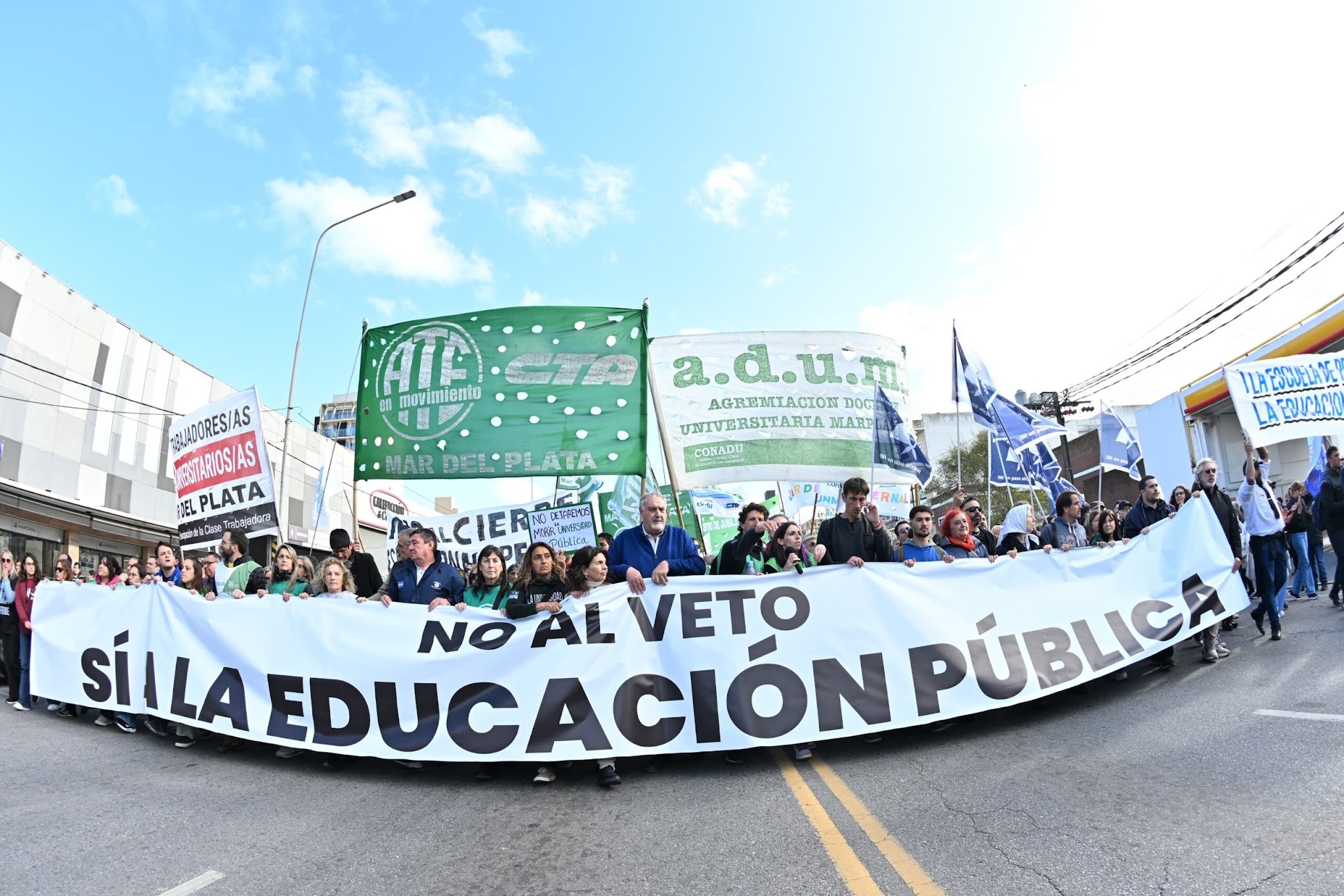 Docentes universitarios anuncian un paro de 72 horas.