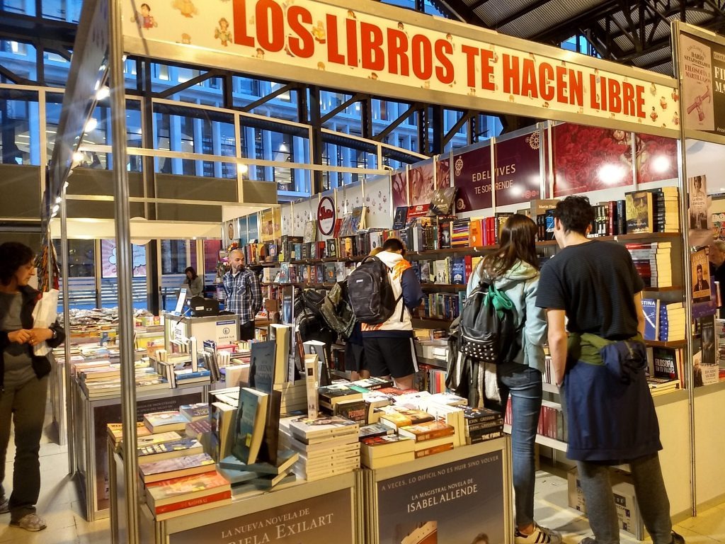 La Feria del Libro vuelve a Mar del Plata con diez días de actividades y descuentos para lectores.