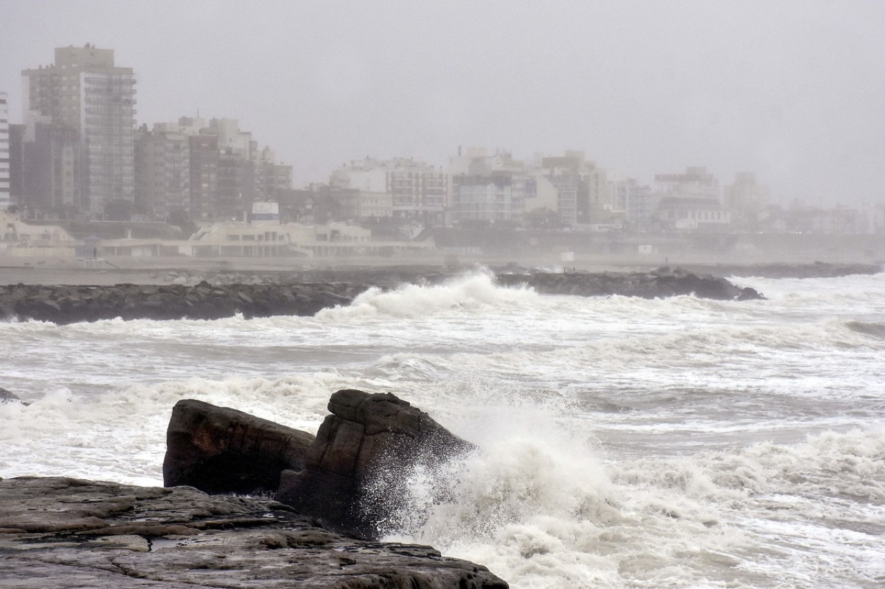 Mar del Plata se prepara para un verano con menos sol: cuándo llegará el pico de El Niño.